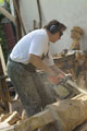 Click to see it big Ich mit Kettensäge, Impression aus dem Atelier